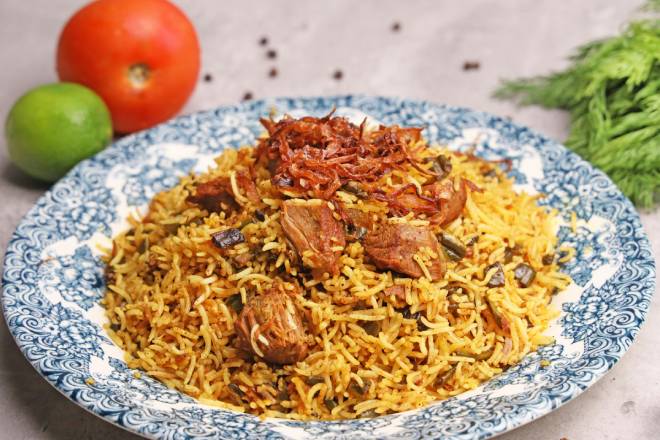 Riz Pilaf aux Légumes du Soleil
Grains de riz légers et parfumés
Légumes frais sautés délicatement
Saveurs méditerranéennes et couleurs éclatantes